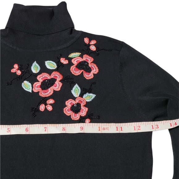 Medium Michelle Nicole beaded turtleneck sweater 220 - Picture 7 of 11